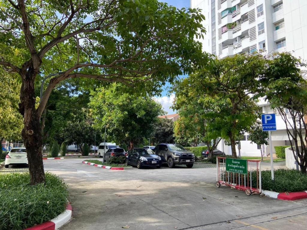 Hotel Dluxx Thammasat Pathum Thani Zewnętrze zdjęcie