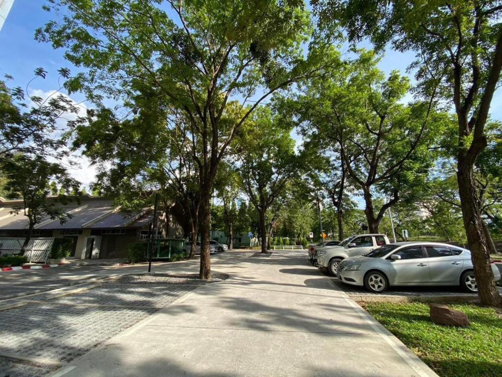 Hotel Dluxx Thammasat Pathum Thani Zewnętrze zdjęcie
