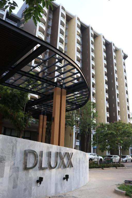 Hotel Dluxx Thammasat Pathum Thani Zewnętrze zdjęcie