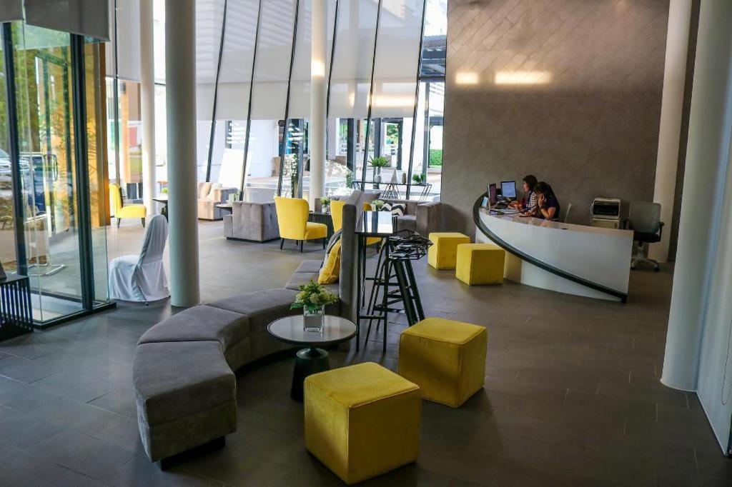 Hotel Dluxx Thammasat Pathum Thani Zewnętrze zdjęcie