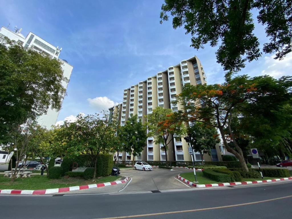 Hotel Dluxx Thammasat Pathum Thani Zewnętrze zdjęcie