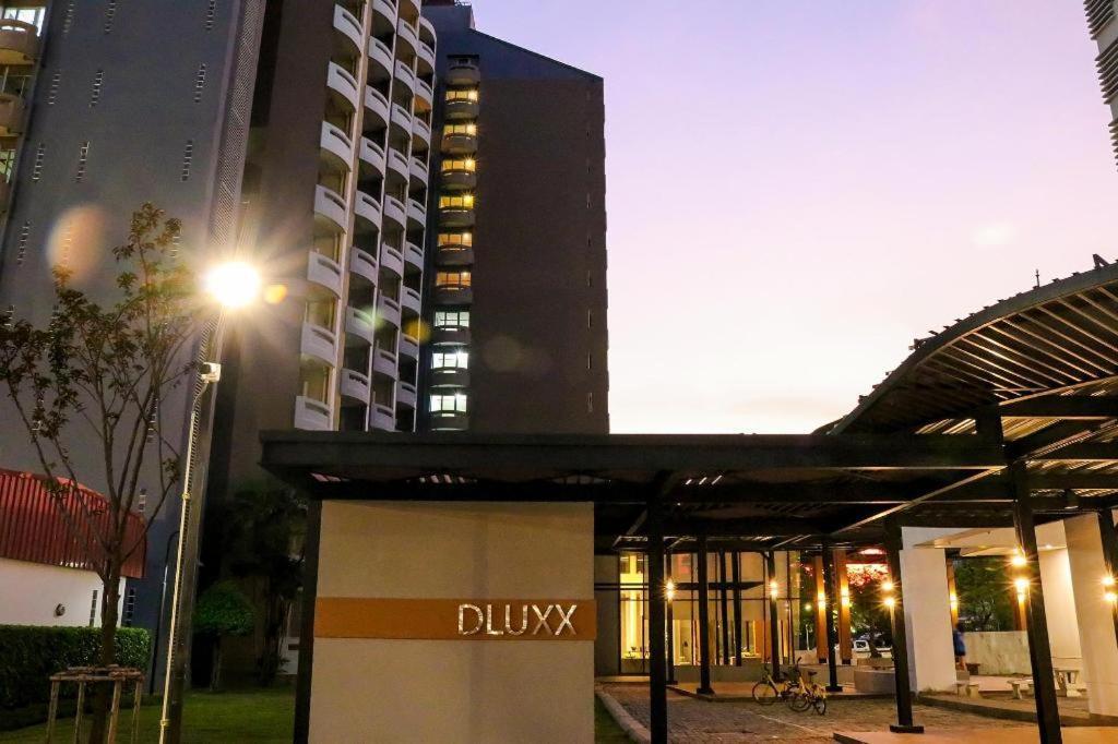 Hotel Dluxx Thammasat Pathum Thani Zewnętrze zdjęcie