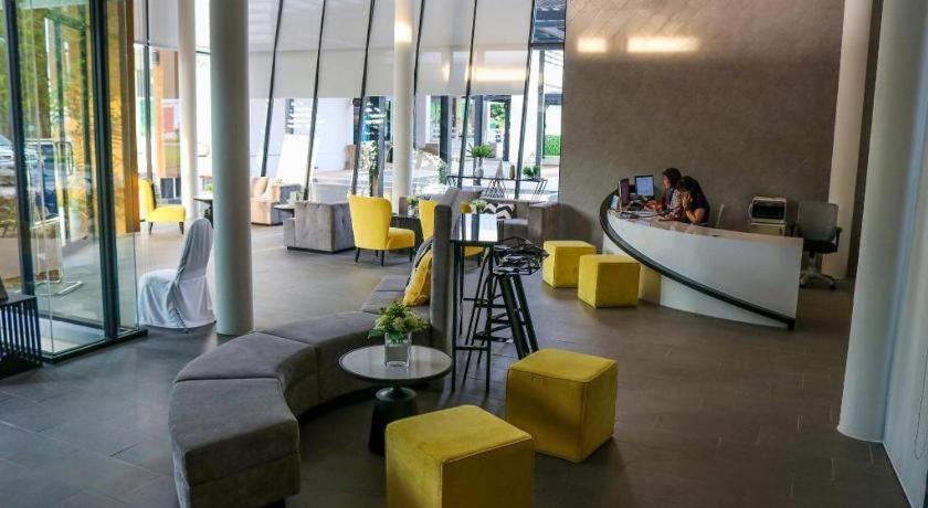 Hotel Dluxx Thammasat Pathum Thani Zewnętrze zdjęcie